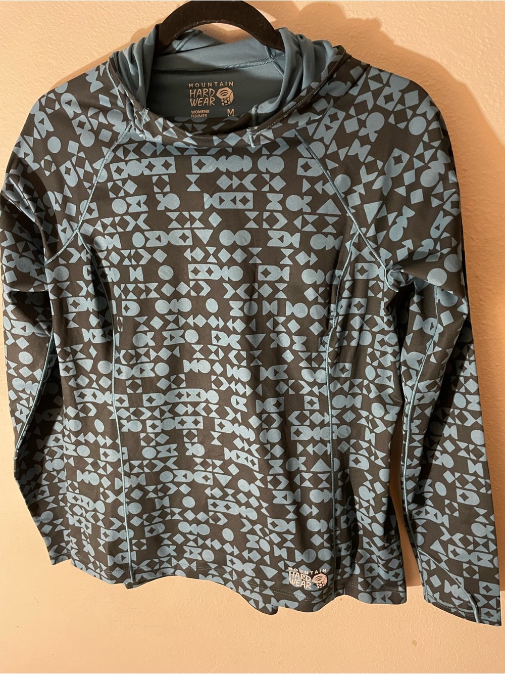 Mountain Hardwear Women's Black and Light Blue Patterned Hoodie
